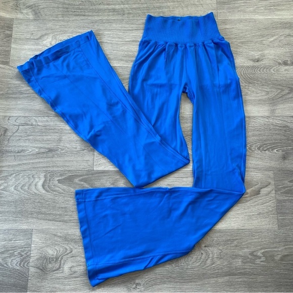 New FP Movement Good Karma Flare Leggings in Midatlantic Size XS/S - Picture 1 of 9